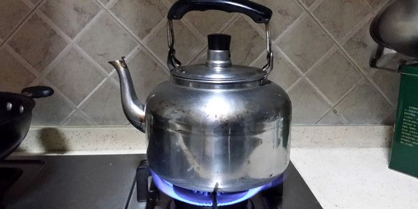 自來水燒開之后，可以保留多久？煮沸的自來水真的干凈嗎？